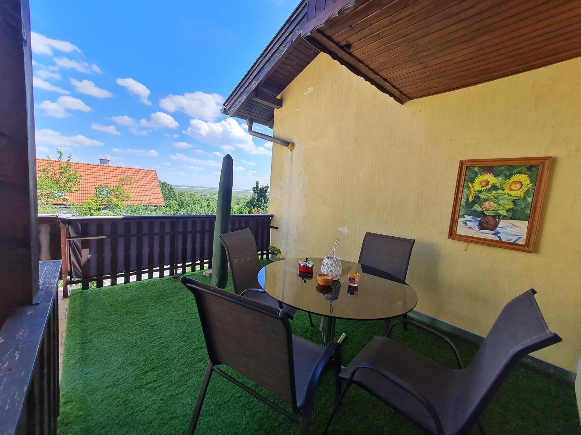 Ferienwohnungen Oedenburgerhof Mörbisch am See Dış mekan fotoğraf